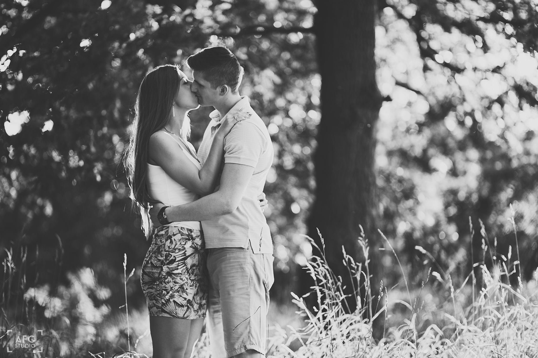 pocałunek, las, miłość